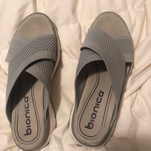 Bionica gray sandal. Cushioned heel 2 inches